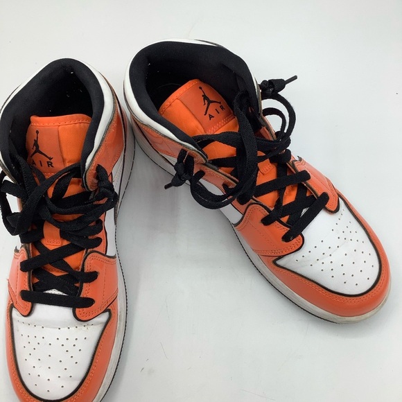 Air Jordan 1 Mid SE Turf Orange - Picture 7 of 8